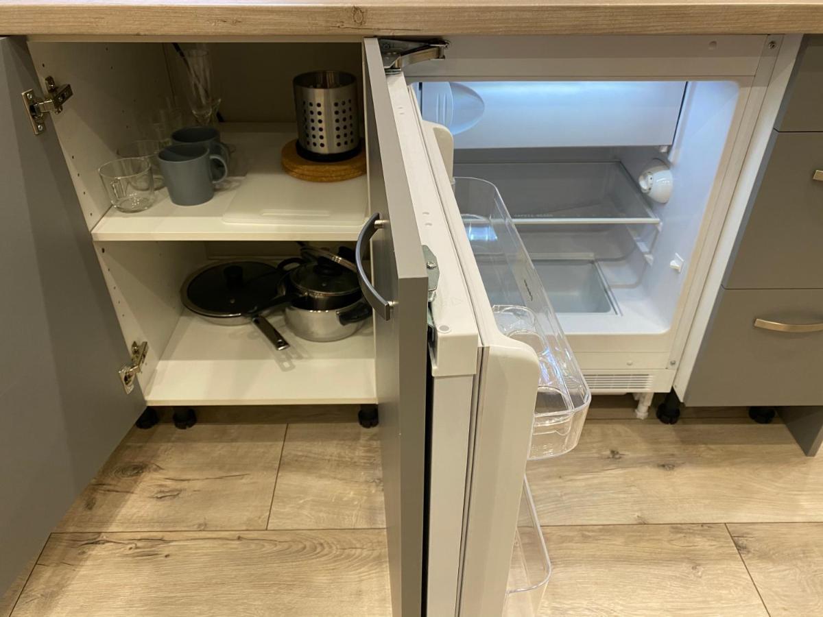 Aparthotel Riga Luaran gambar A refrigerator with a built-in ice maker